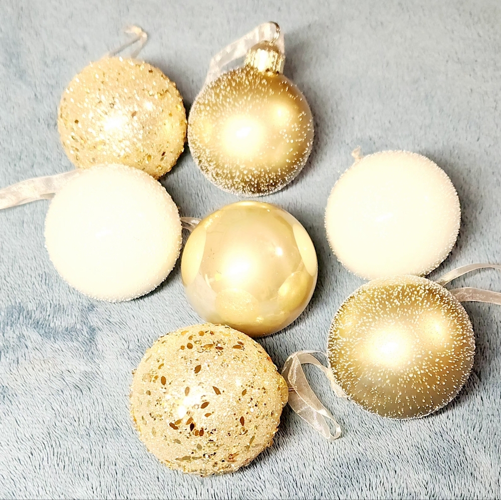Set Of 7 Elegant Gold and White Glass Christmas Holiday Ornaments Set